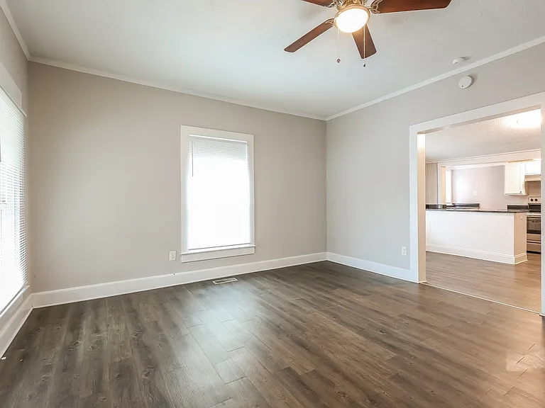1093739_021_living_room_13317348.jpg