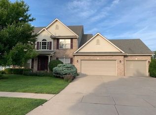 44 Paige Pl, Bloomington, IL 61704