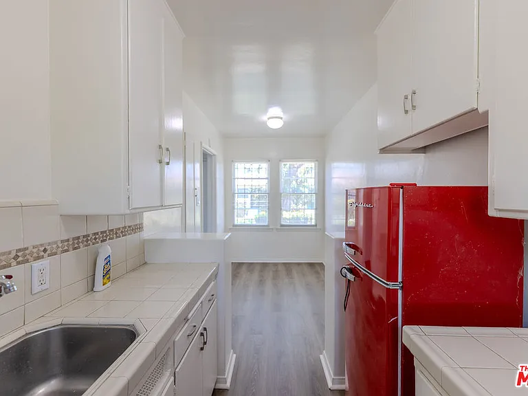 1940 S Robertson Blvd #10 — Photo 18