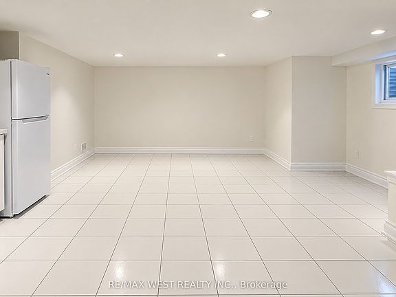5th image of 117 Rosemount Ave #Basement