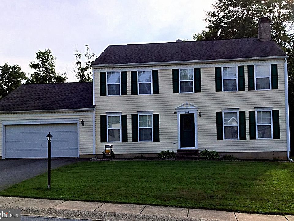 2nd image of 104 Cherry Tree Ln