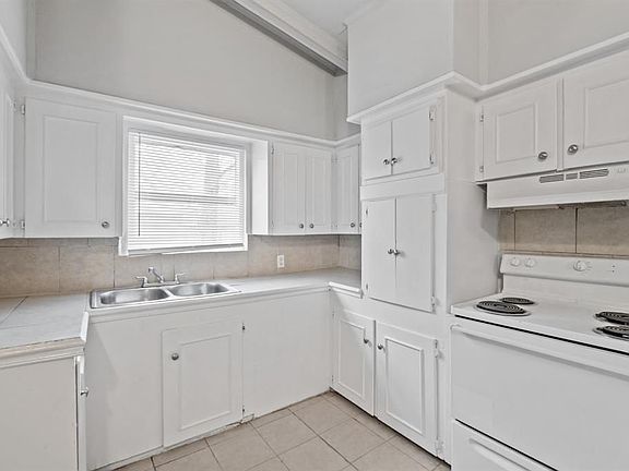 4th image of 2634 Knotty Oaks Trl