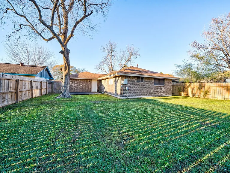 6331 Oaknut Dr — Photo 16