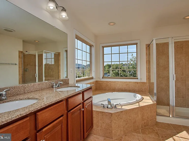 42649 Macauley Pl — Photo 18