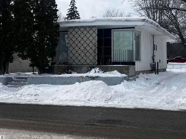 718 Aspen St, Cadillac, MI 49601