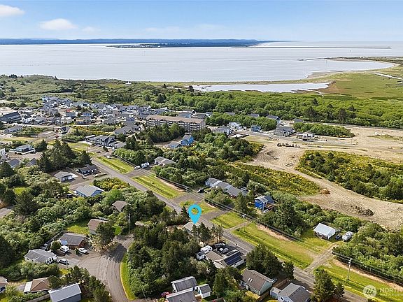 4th image of 300 Marine View Drive SW