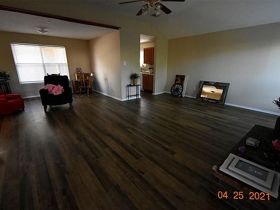 5th image of 2920 Thistledown Dr