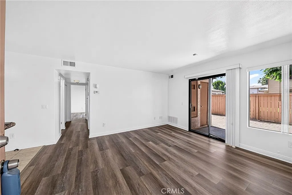 2 bed, 860 sqft, $2,050 — Photo 4