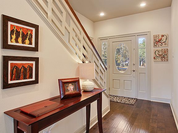 2nd image of 122 Century Oak Ln