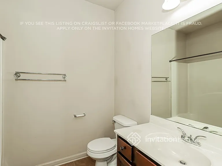 3911 Lake Manor Way — Photo 16