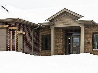 1127 17th St SE, Dyersville, IA 52040