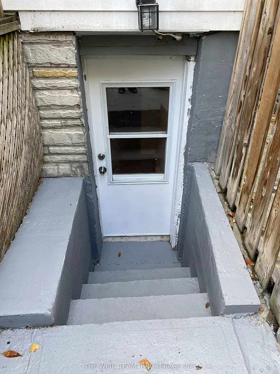 Building Photo - 61 Rushbrooke Ave #LOWER