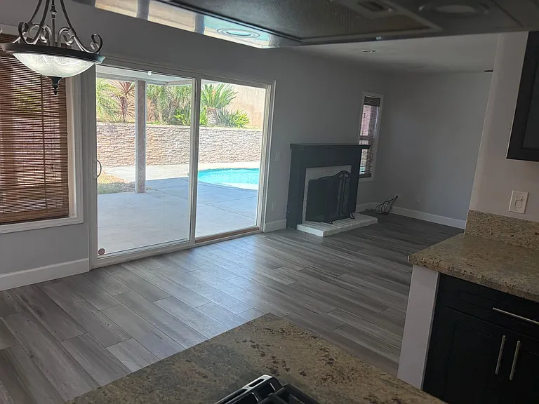 1118 Zircon St — Photo 9