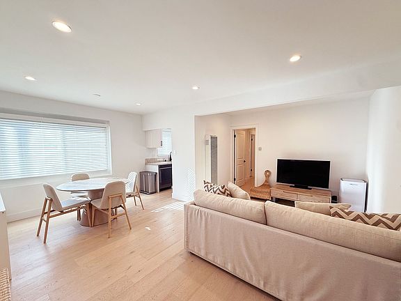 2nd image of 121 8th St APT C