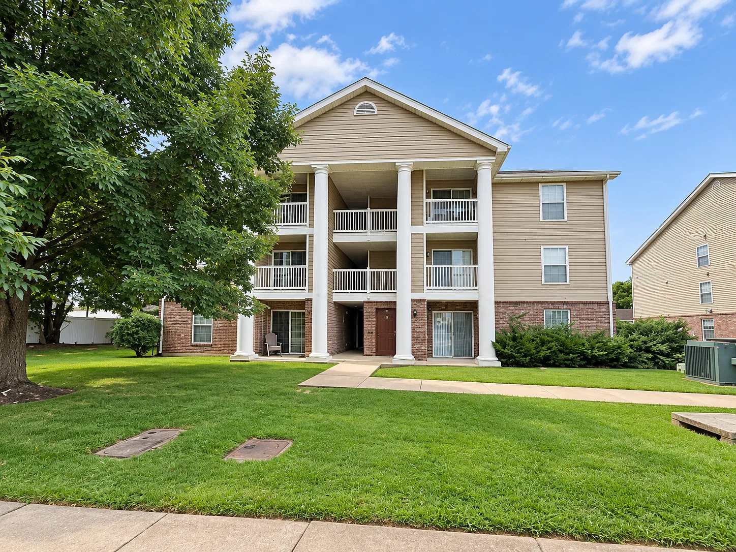 2 bed, 1044 sqft, $1,400 — Photo 1