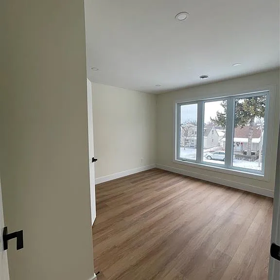 655 Stanley St — Photo 6