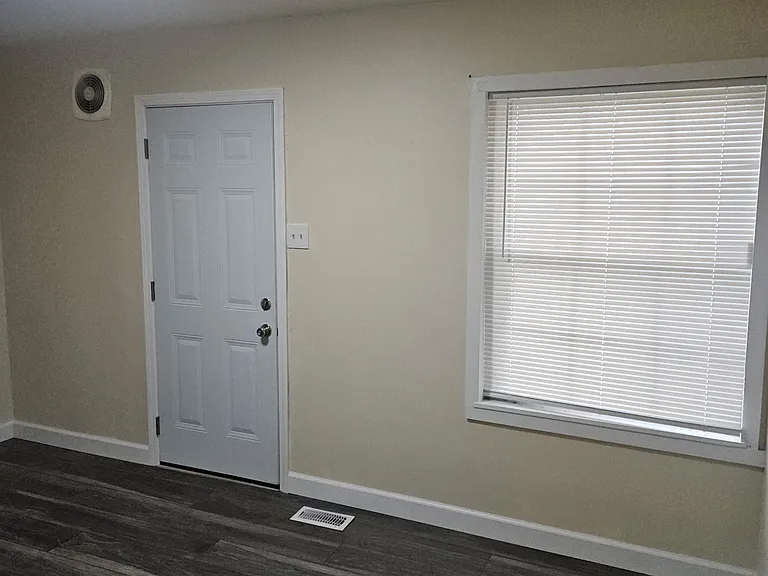 700 Saint Paul Dr — Photo 2