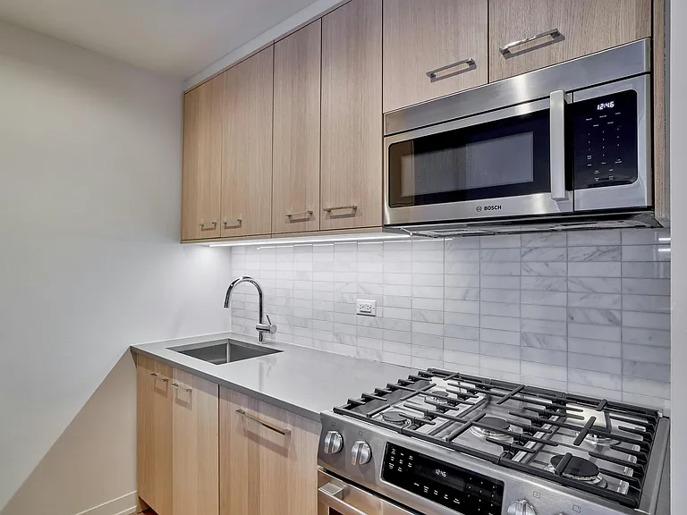 Columbus Cir #N17A — Photo 6
