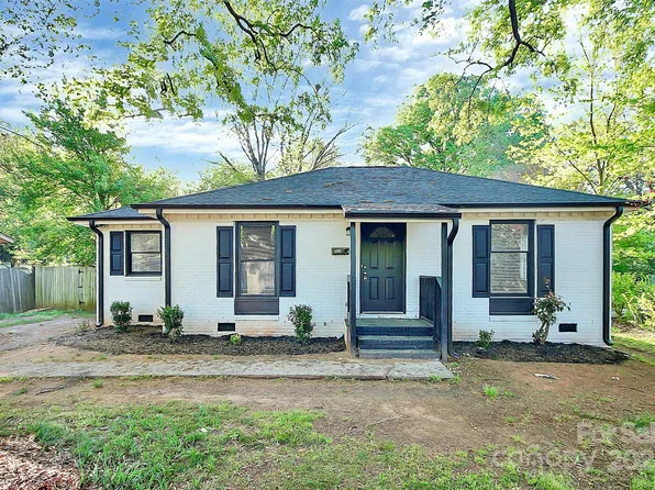806 Farmcrest Dr, Charlotte, NC 28206