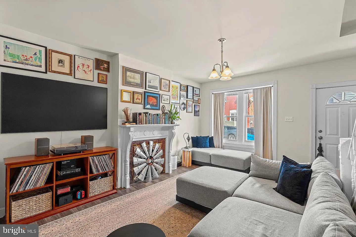 3 bed, 1.5 bath, 1170 sqft, $2,140 — Photo 3