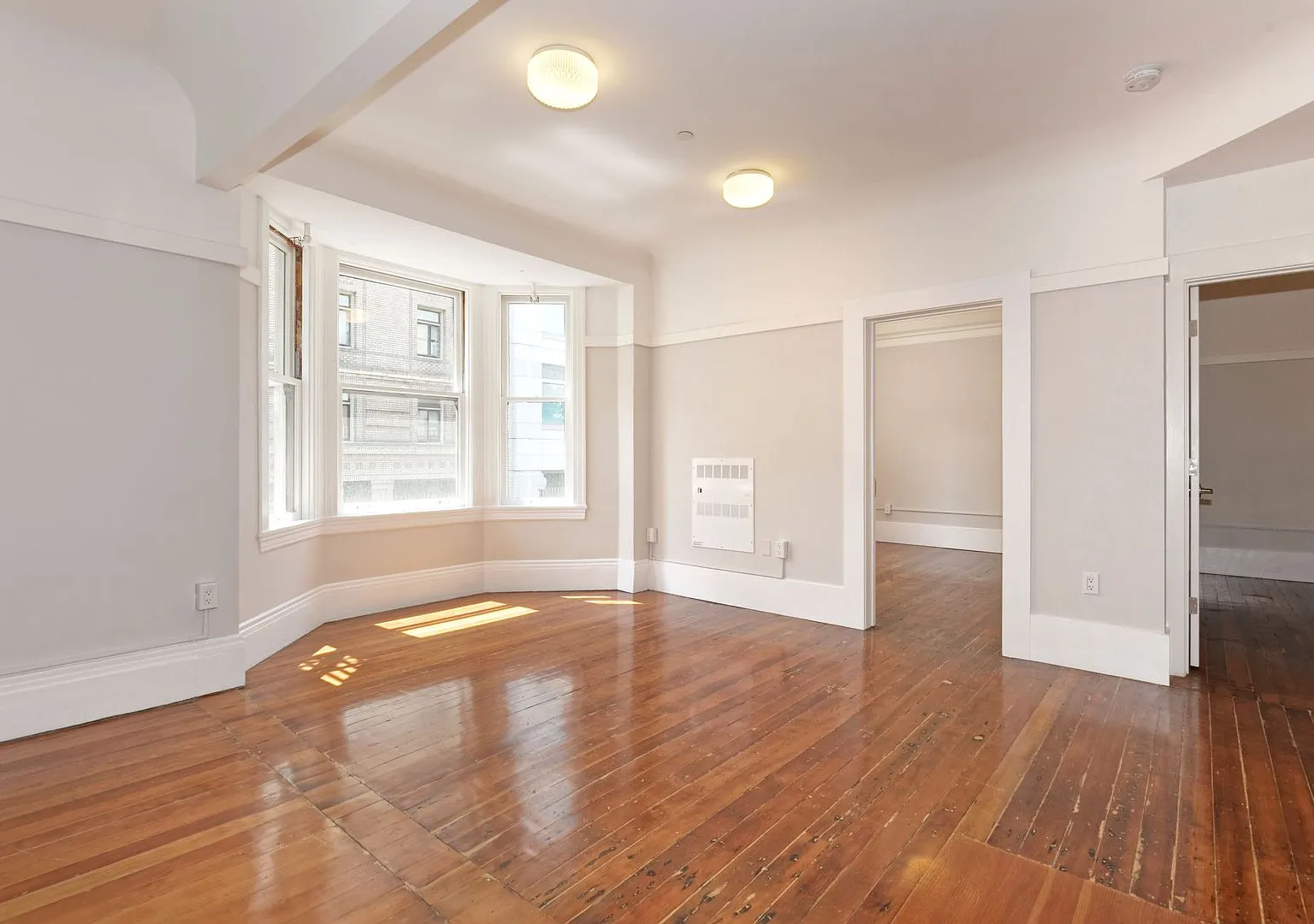 1605 Clay Street — Photo 1