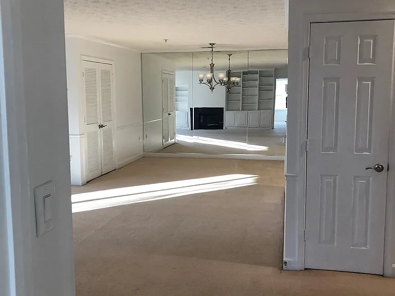 609 Admiral Dr #208 — Photo 8