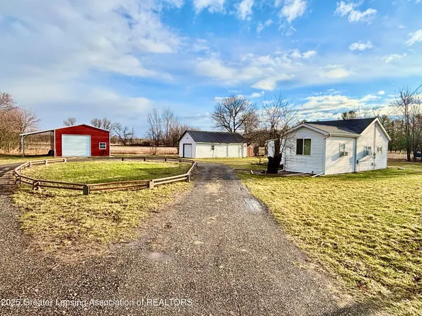 1761 Island Hwy, Charlotte, MI 48813