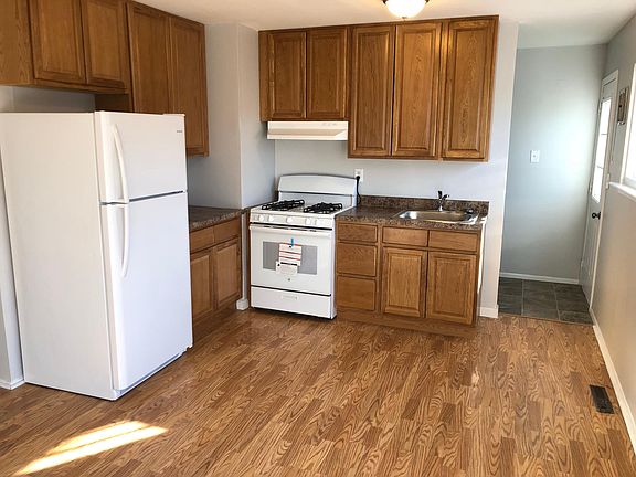 4th image of 405 Applegate Ave