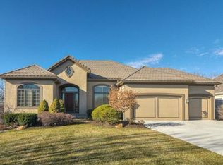 8916 Pine St, Lenexa, KS 66220