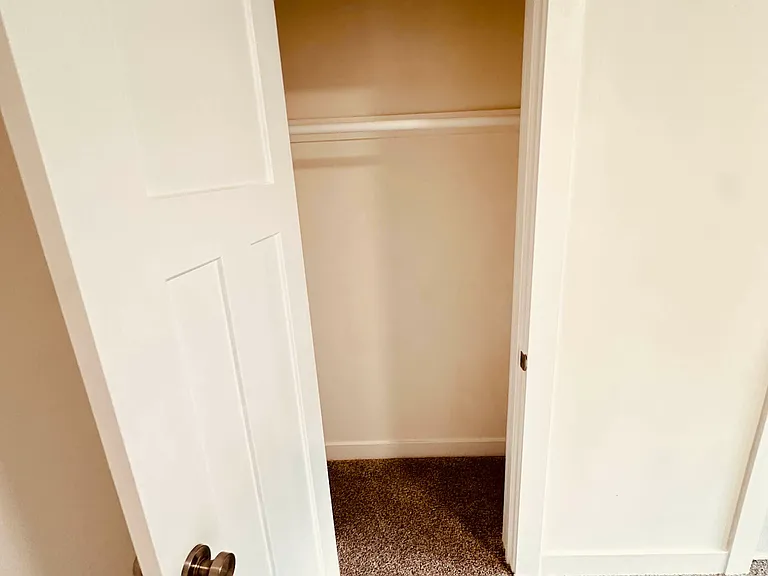 325 Summit Ave E #7 — Photo 8