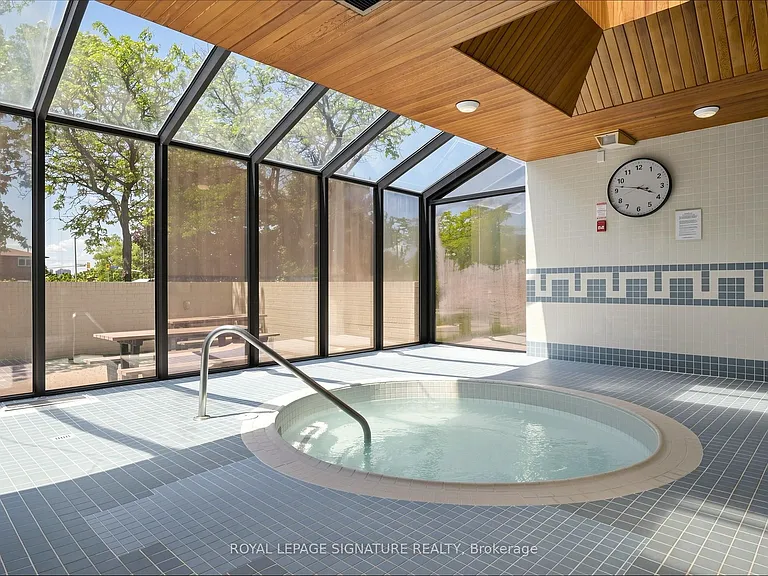 1360 Rathburn Rd E #1808 — Photo 26