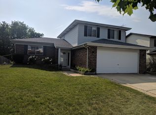 6644 Wheatfield St, Woodridge, IL