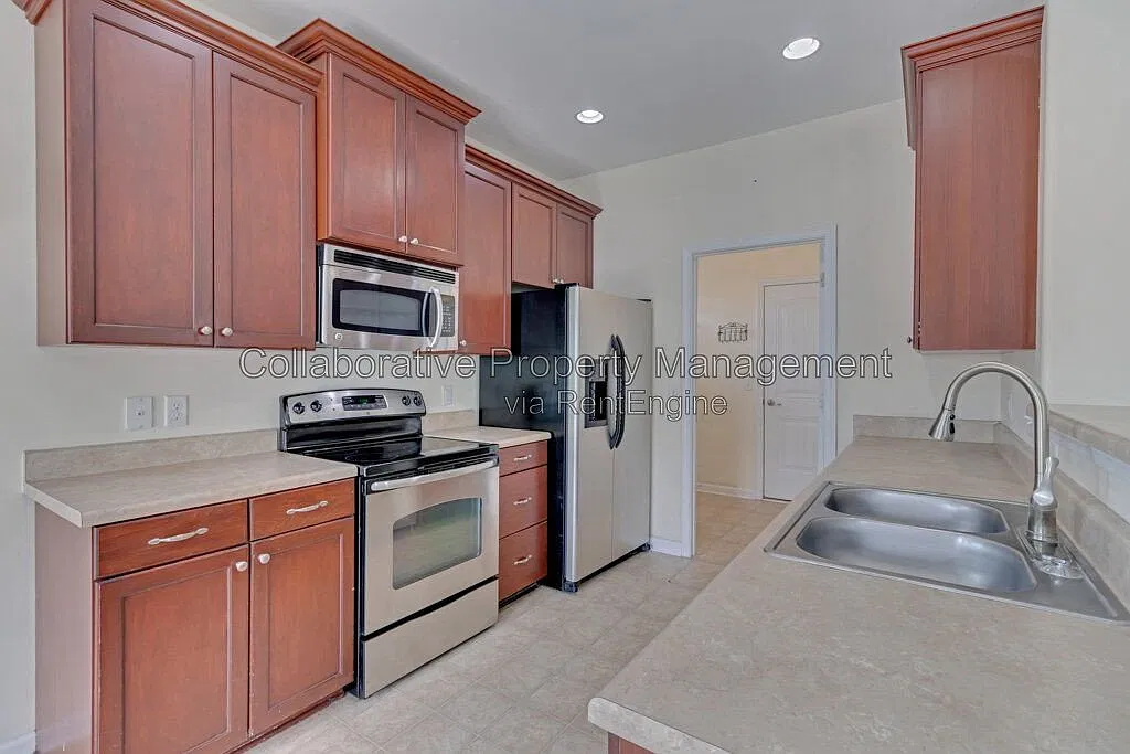 3 bed, 2.5 bath, 1568 sqft, $2,350 — Photo 3