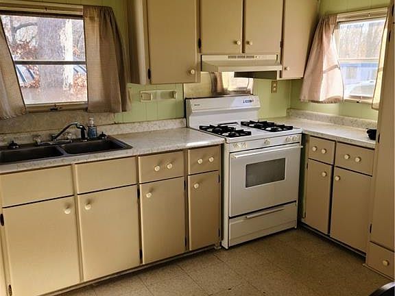 5th image of 57 Linda Ln