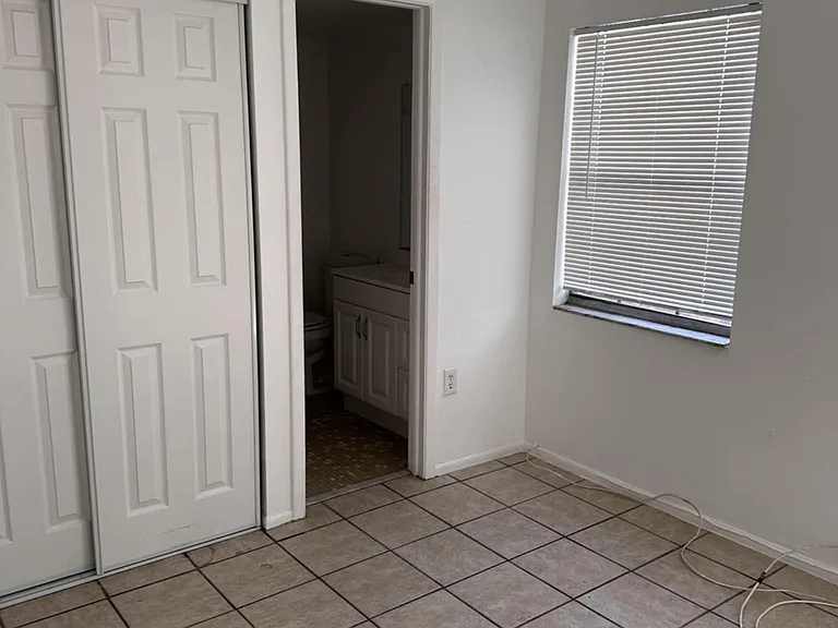 108 SW Lincoln Cir N #1 — Photo 10