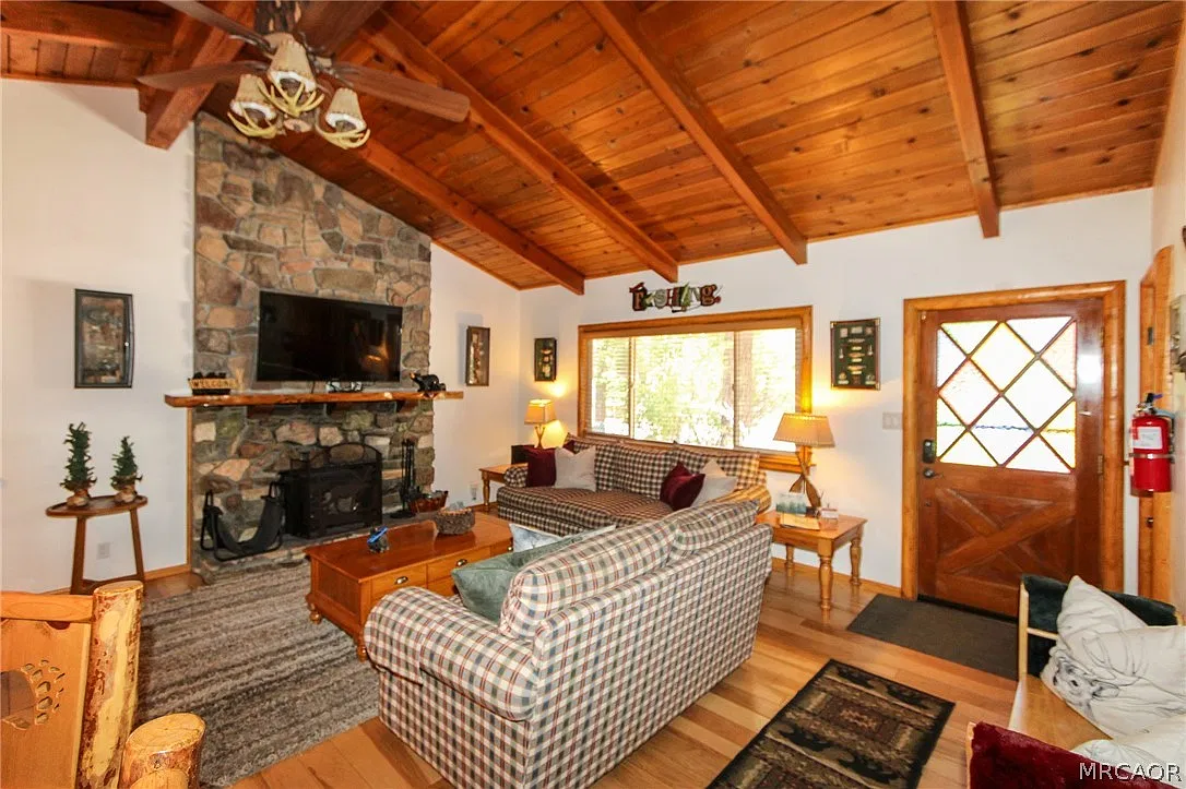 3 bed, 1.0 bath, 1214 sqft, $2,200 — Photo 3