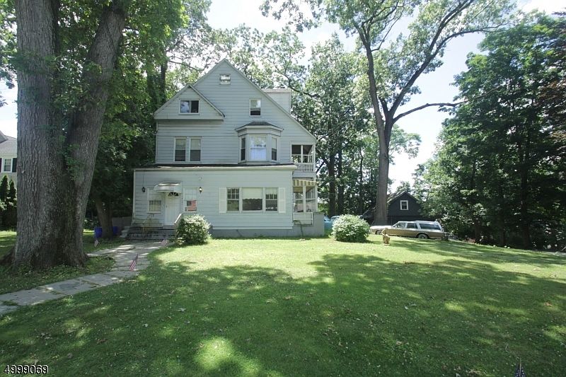 2nd image of 48 Crane St