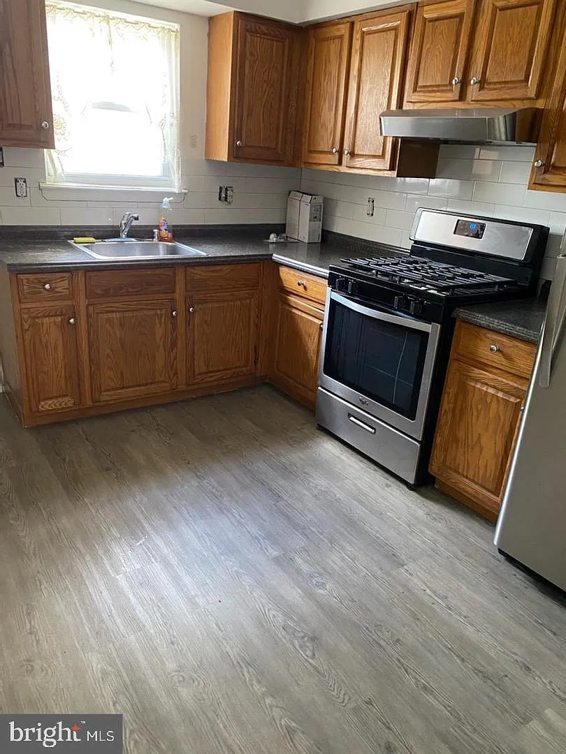 4 bed, 2.0 bath, 2024 sqft, $1,750 — Photo 2