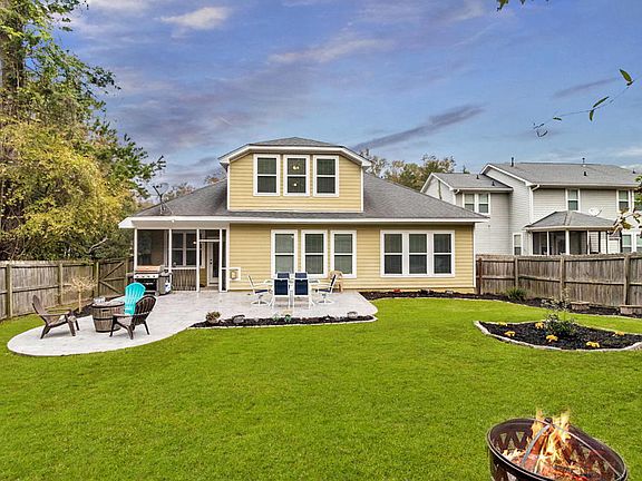 3rd image of 261 Carolinian Dr
