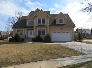 22 Downs Dr, Sayreville, NJ 08872