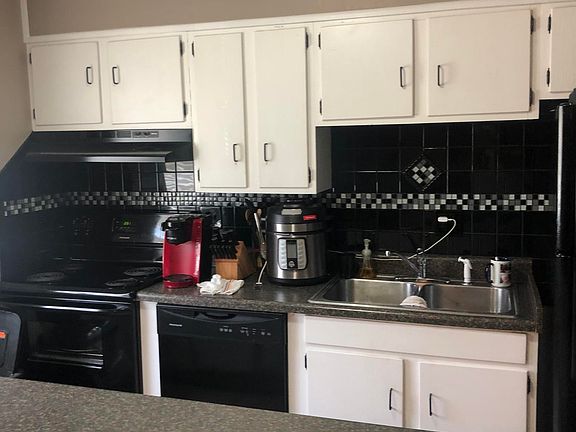 3rd image of 937 Chadwick Dr #1-4