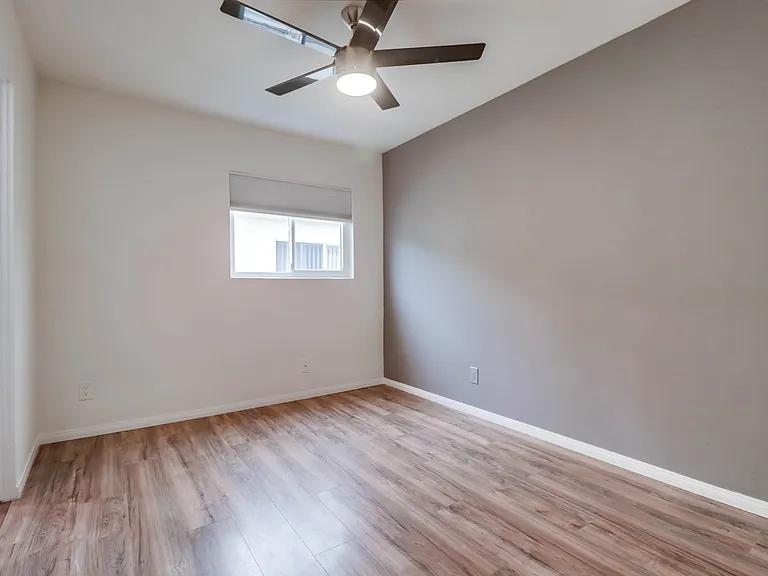 1024 Turquoise St #L — Photo 18