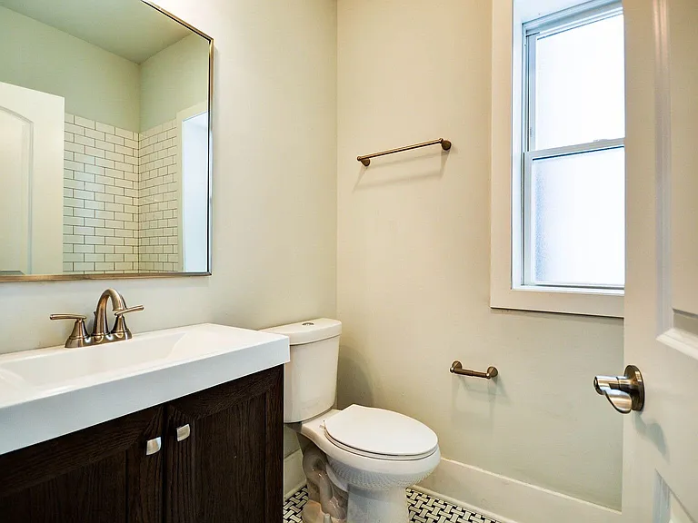 1724 W 21st St #1F — Photo 4
