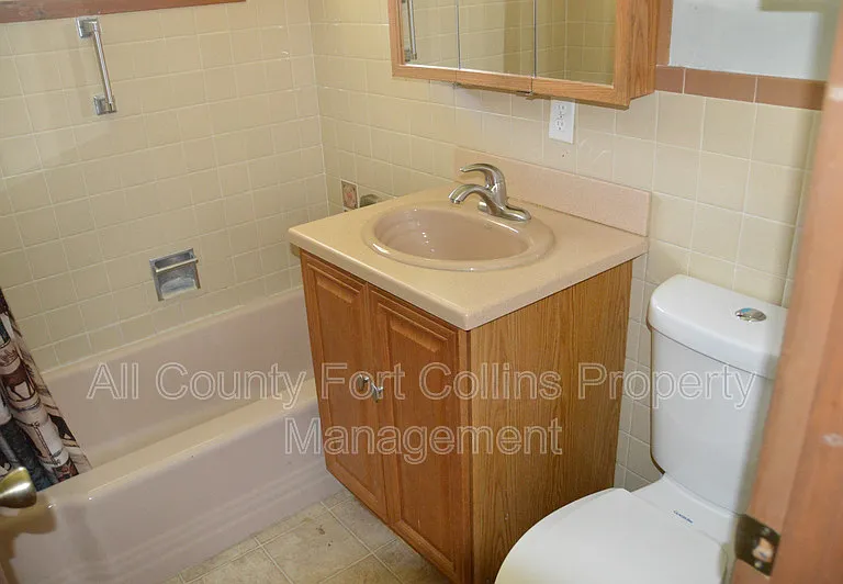 1208 Baker St — Photo 9
