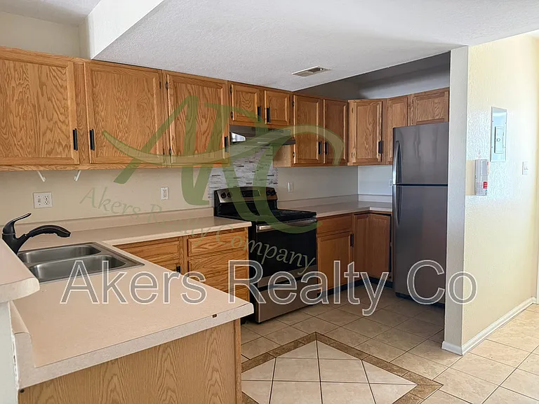 182 E Spaulding Ave — Photo 14