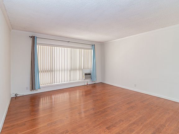 5th image of 6199 Canterbury Dr Unit 206