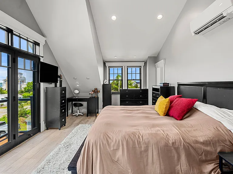 3 Louise St — Photo 24