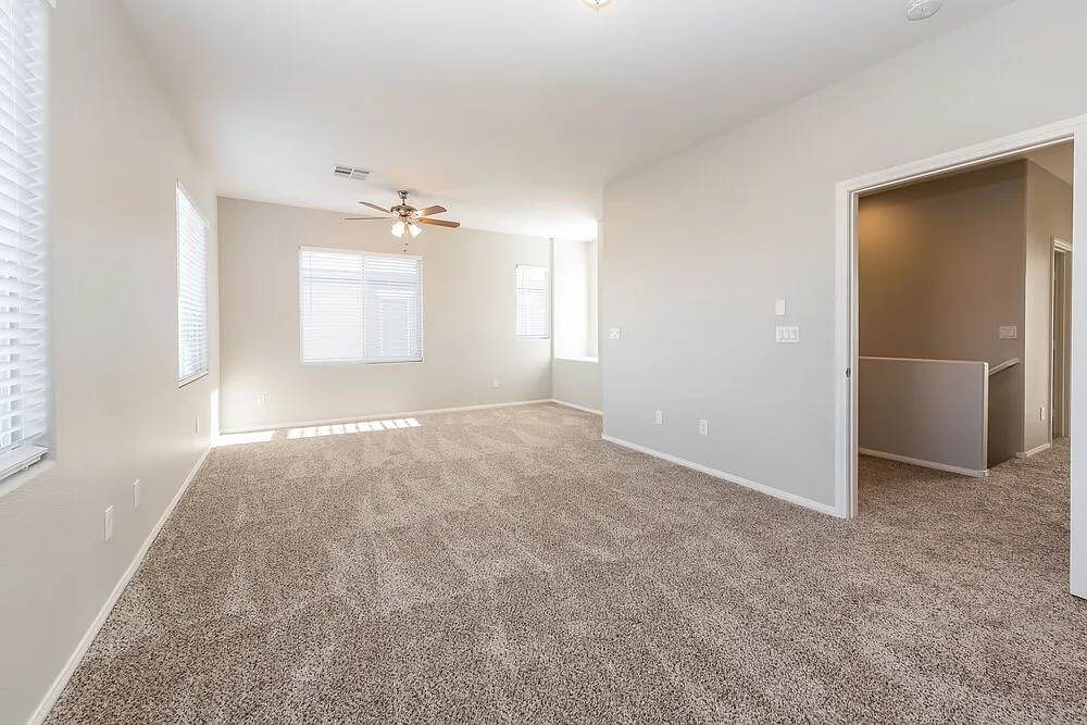 3 bed, 2.5 bath, 1518 sqft, $2,135 — Photo 3