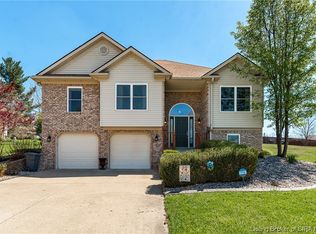 4306 Country View Dr, Floyds Knobs, IN 47119