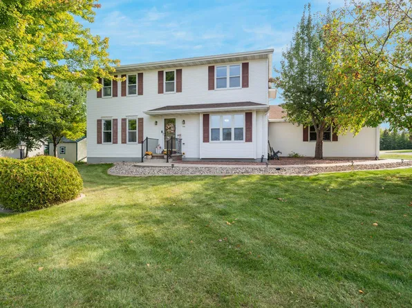 1710 Cedarhurst Dr, New London, WI 54961